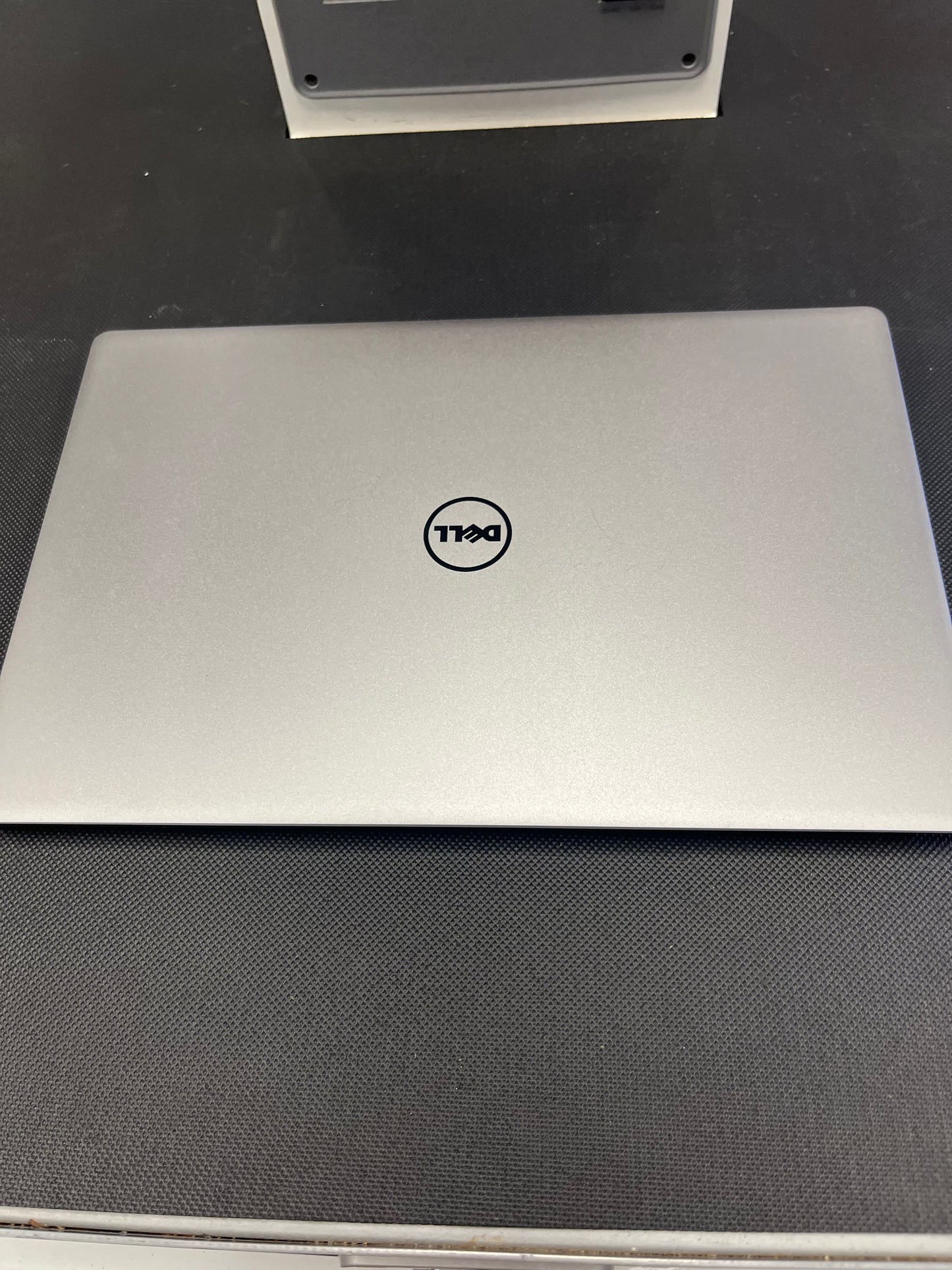 Dell XPS 13 9360 Laptop 13”, Core i7, 16 GB Ram, 256 GB SSD, Touchscreen, Windows 11 Pro