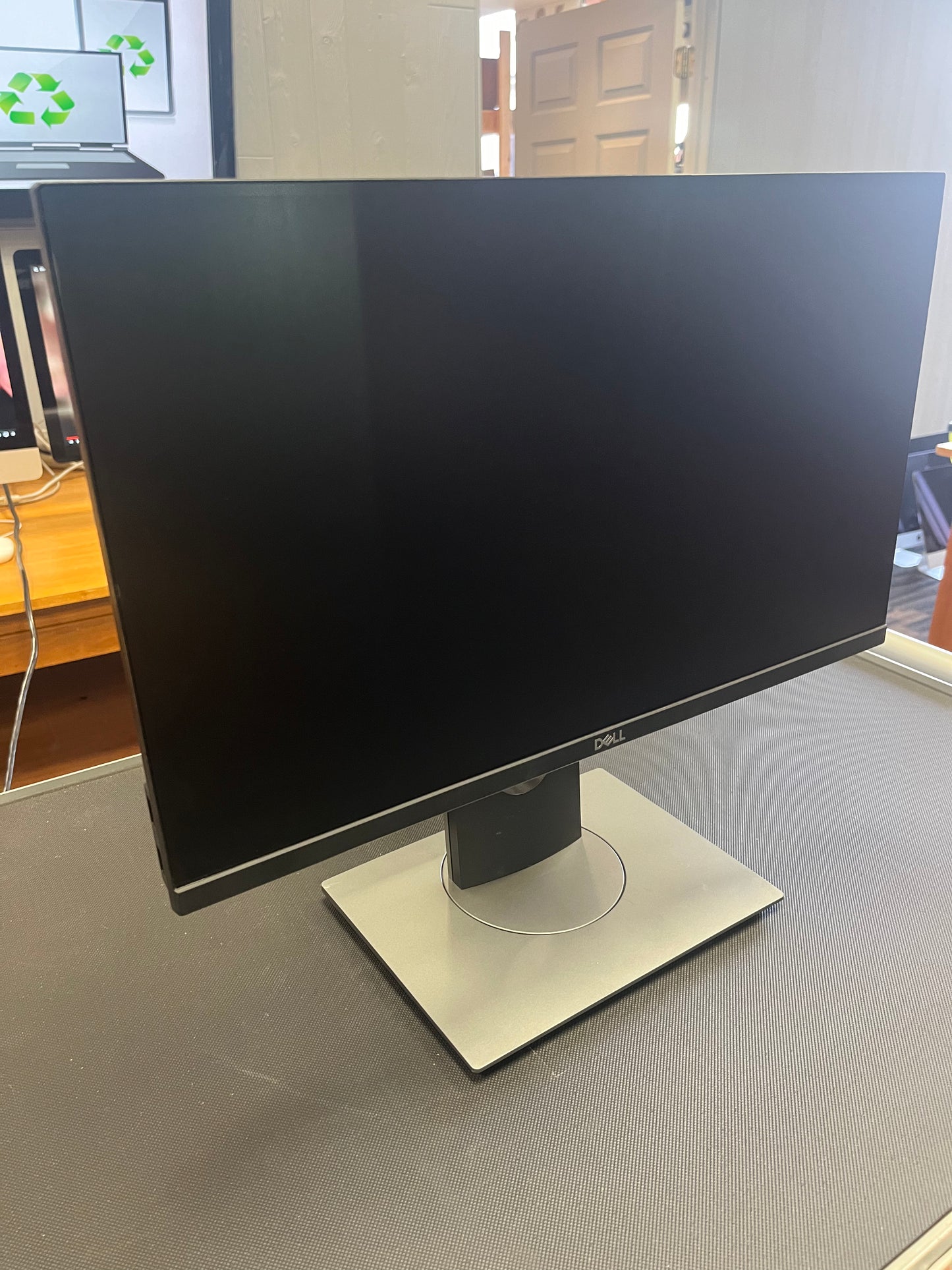 Dell 22” P2219H - Professional Series 22-inch Monitor, Pivot, tilt, swivel, and adjust the height, ultrathin bezel design