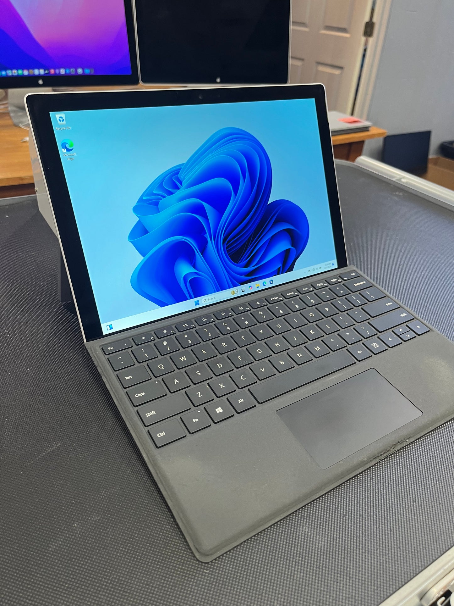 Microsoft Surface Pro 6, Core i5, 8 GB Ram, 128 GB SSD, Windows 11 Pro